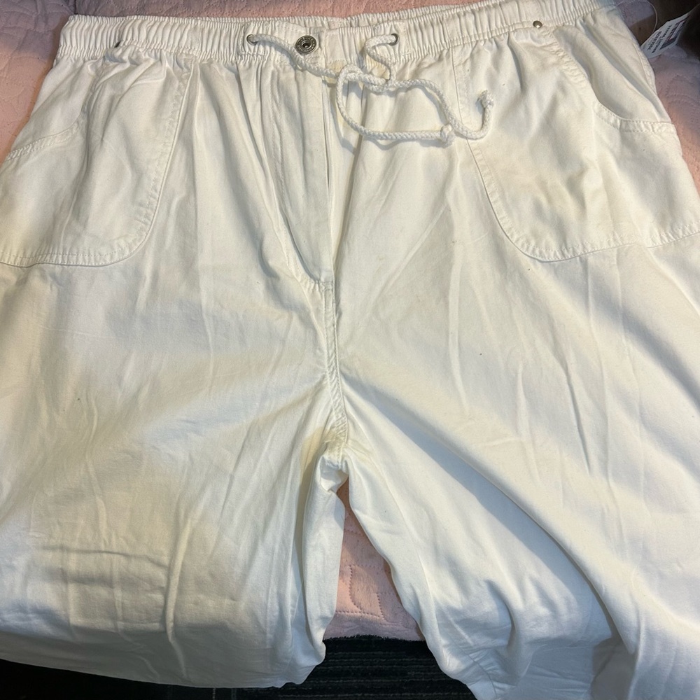 White Cotton Blend Capris with Elastic Waistband
